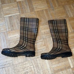 Burberry Rain boots size 6.5 womans